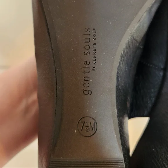 NWOB Gentle Souls Noemi Black Leather Low Wedge Slingback Size 7.5 - Picture 10 of 10